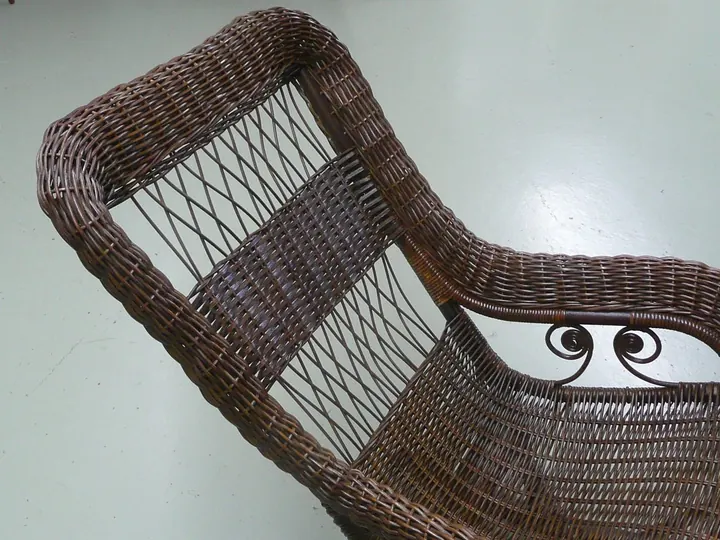 There are many differing weaves in making a wicker chair. Hours of frustration in trying to figure them out. I did have a book to guide me through the most complex, but it was not something for a beginner...