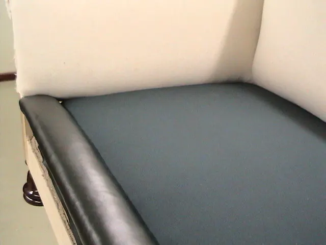 1930s Legislature Lounge Replica, photo 15 of 32