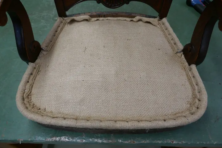 Heavy-weight jute foundation trimmed with 1" edge roll.